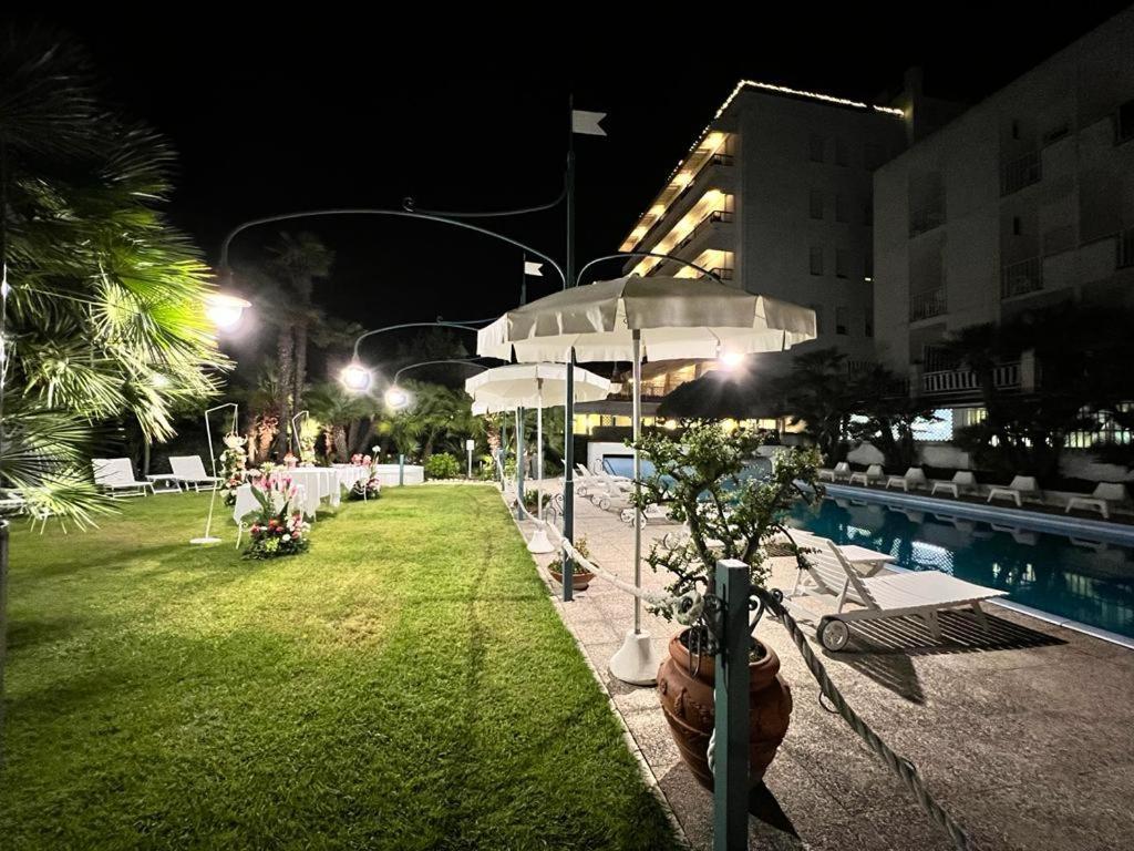 Hotel Parco Delle Rose Silvi Marina Exterior foto