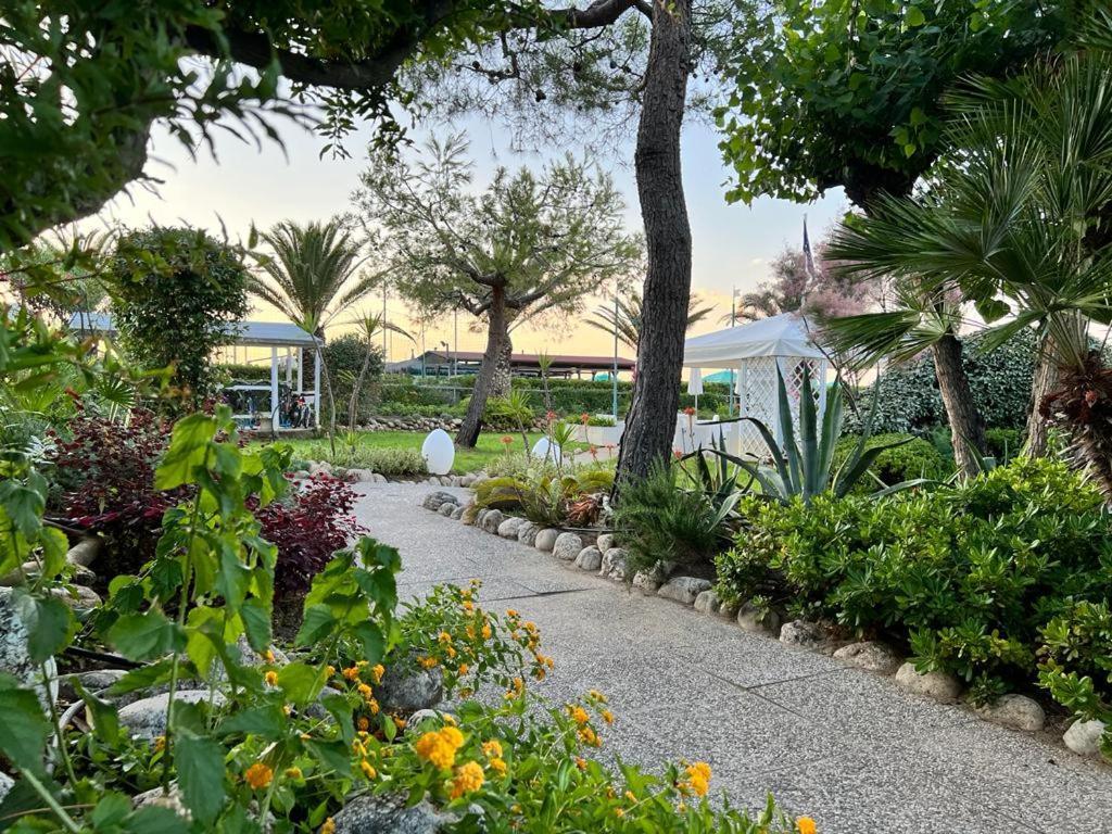 Hotel Parco Delle Rose Silvi Marina Exterior foto