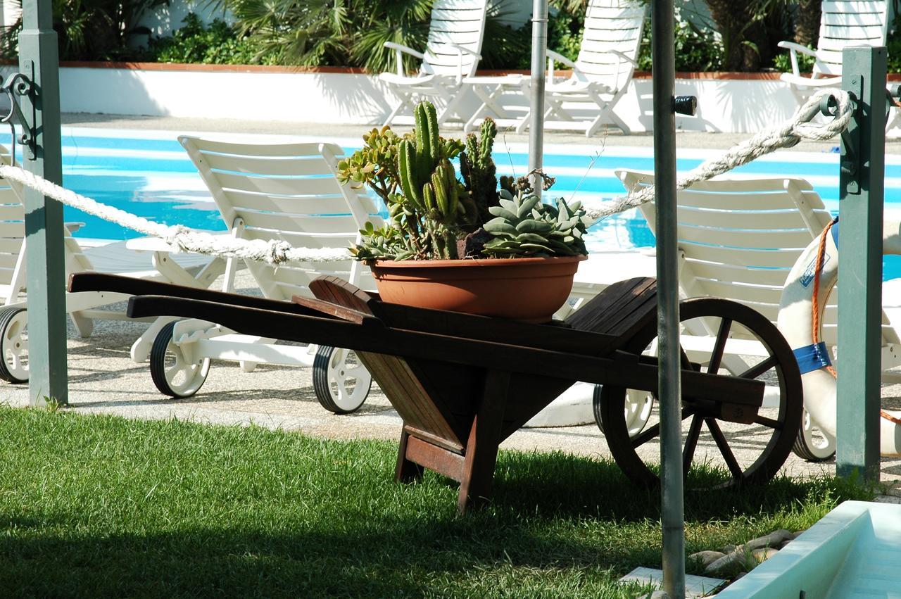 Hotel Parco Delle Rose Silvi Marina Exterior foto
